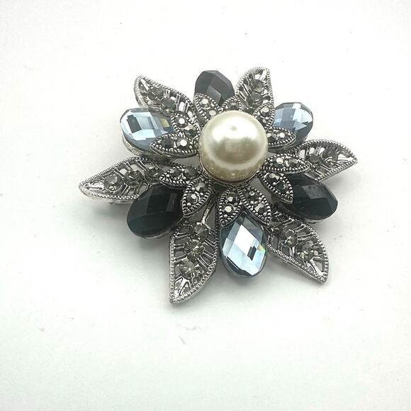 Premier Designs Pearl's Night Out Rhodium Crystal Flower Pin Brooch Pendant - Picture 2 of 9